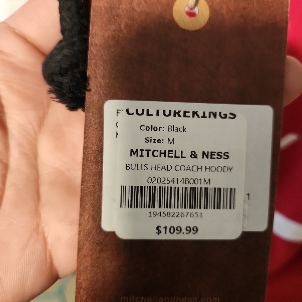 Chicago Bulls Hoodie in Red and Black - Picture 4 of 4